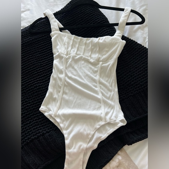 Princess Polly white bodysuit - Picture 2 of 4